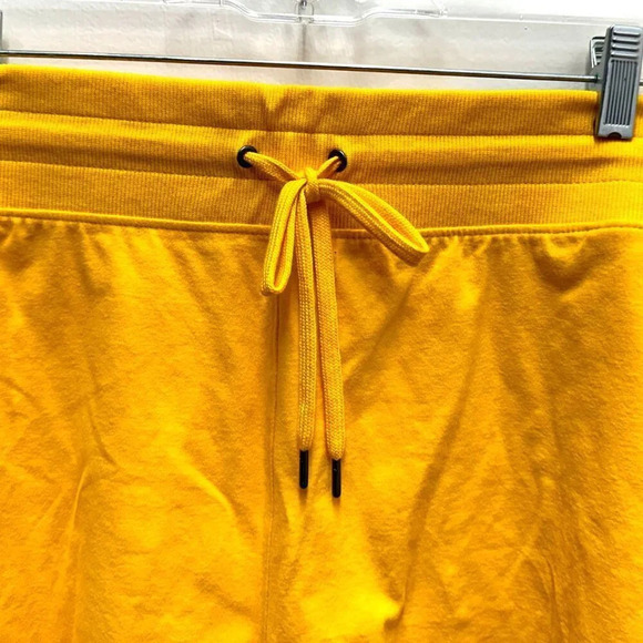 NWT TEK GEAR Women Mid Rise Drawstring Pockets Workout Yellow Shorts Plus Sz 2X - Picture 2 of 7